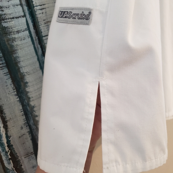 Uniform Advantage UA Scrub top - Picture 4 of 7